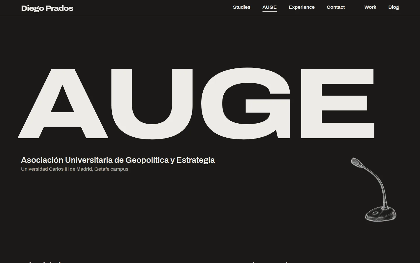 Sección de AUGE, la asociación de geopolítica que fundó, con el título en grande y un micrófono dibujado a lápiz